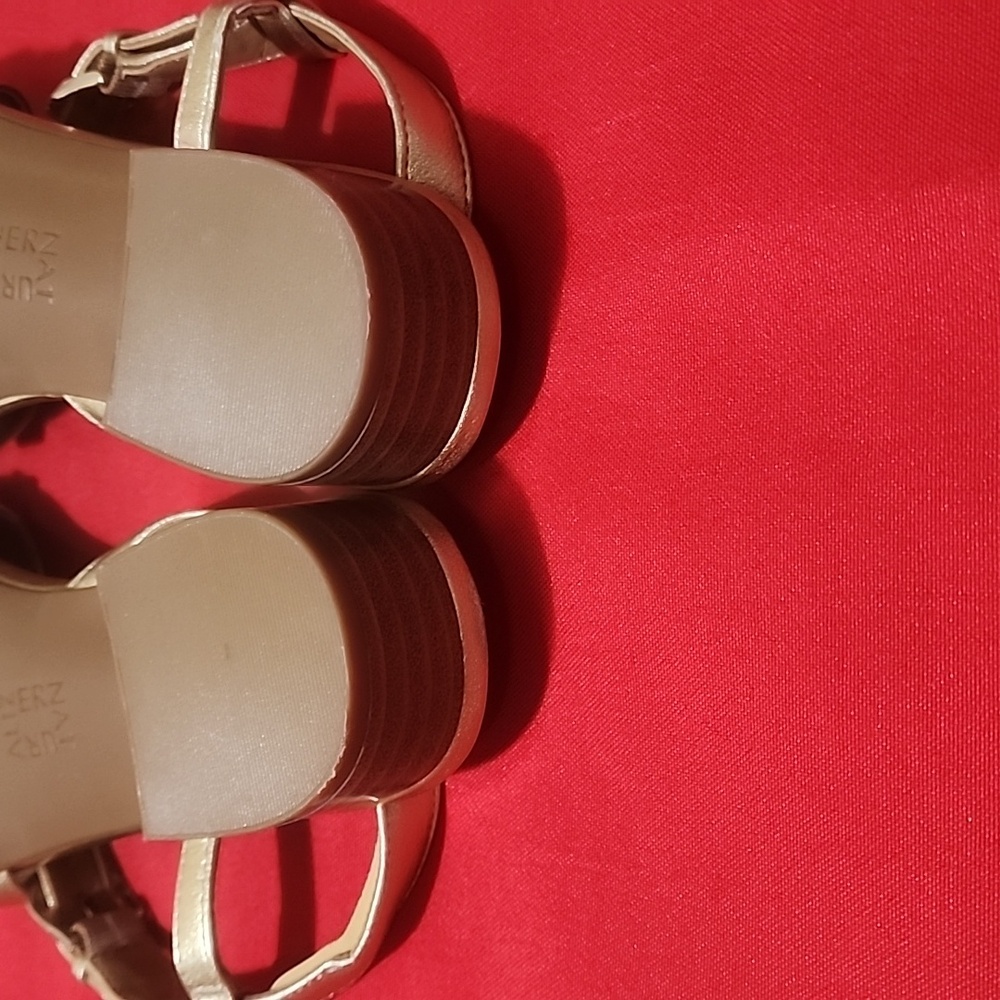 Naturalizer Hilda Gold Women's Sandals - Picture 6 of 7